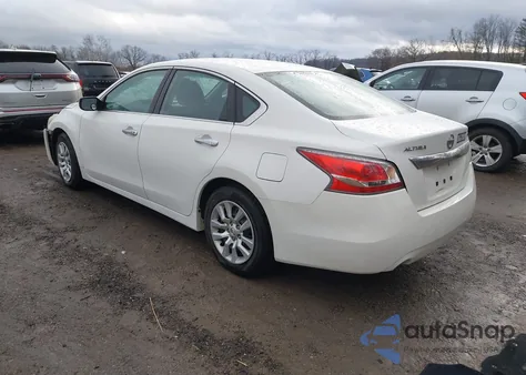 2015 Nissan Altima 2.5/2.5 S/2.5 Sl/2.5 Sv z USA, uszkodzony, nr VIN 1N4AL3AP0FC272568